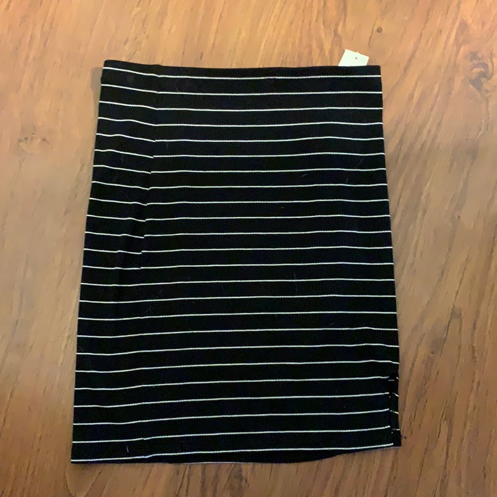 Aeropostale black and white striped mini skirt - M